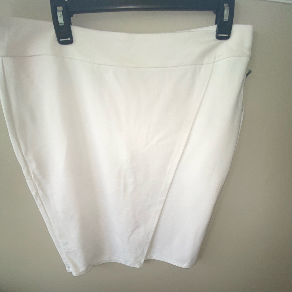 Liz Claiborne white skirt